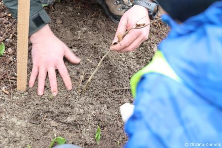 Z zasaditvijo dreves smo uradno odprli kolesarsko povezavo Kamnik–Godič (59)